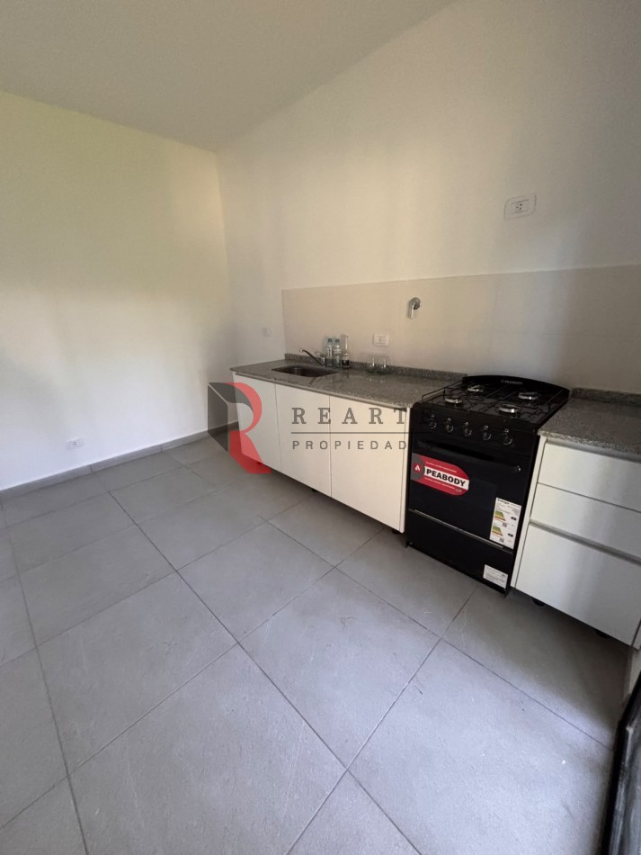 DUPLEX 3 AMBIENTES CON PATIO Y ESPACIO VEHICULAR 