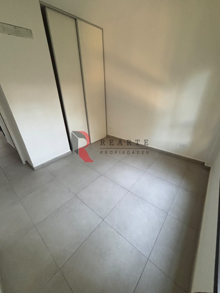 DUPLEX 3 AMBIENTES CON PATIO Y ESPACIO VEHICULAR 