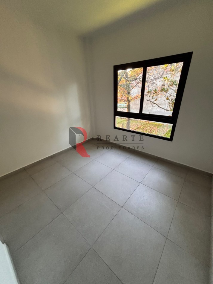 DUPLEX 3 AMBIENTES CON PATIO Y ESPACIO VEHICULAR 
